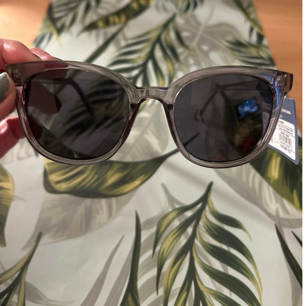 New Unisex Universal Thread 😎 Sunglasses Light Gray
